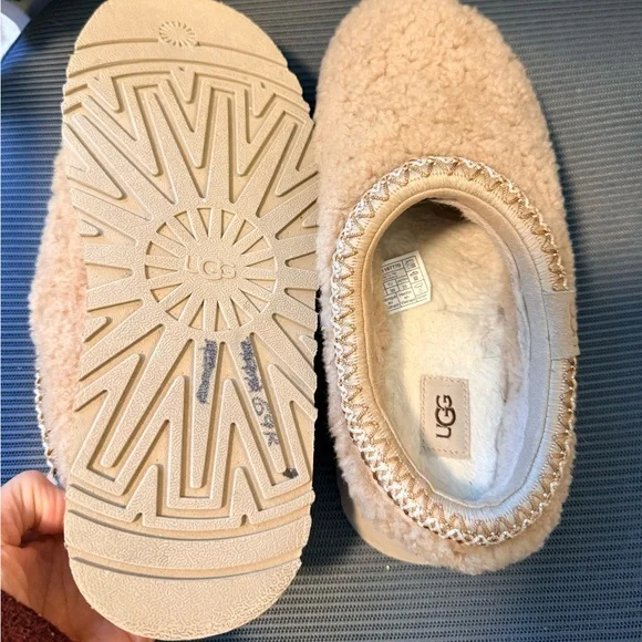 Like new awesome UGG SLIDES slippers tazz maxi curly sz 8 - Picture 7 of 8